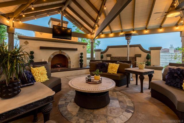 278 Avenida Loretta, Chula Vista CA: https://media.crmls.org/mediaz/7c4e7af9-e651-4163-8ea2-2c4c428dd8a2.jpg