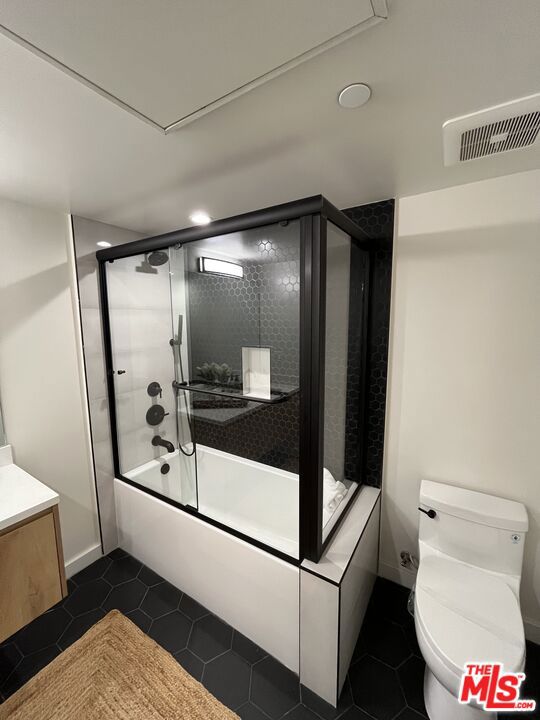 124 S Croft Avenue, Los Angeles CA: https://media.crmls.org/mediaz/7c4ea0ce-fb5e-49ed-993a-f58a80fdcb3e.jpg