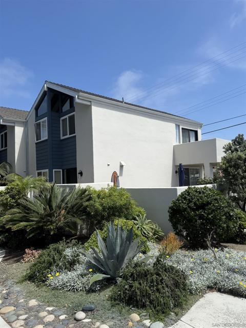 2305 Camino Del Mar, Del Mar CA: https://media.crmls.org/mediaz/7c4f08ad-38c3-463f-ab81-6737643957b3.jpg
