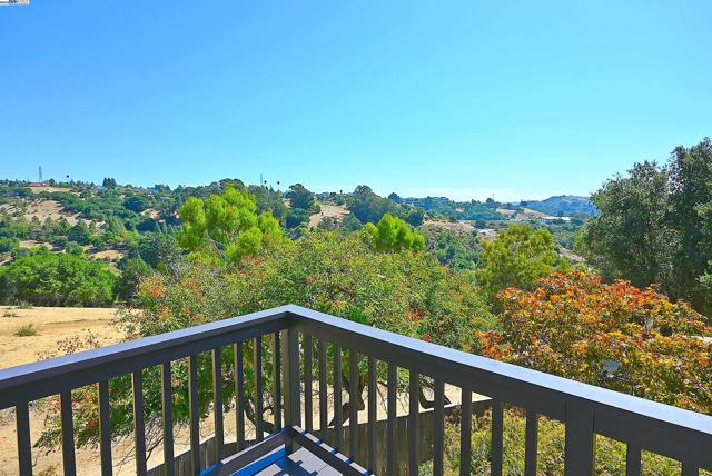 5295 Winifred Dr, Castro Valley CA: https://media.crmls.org/mediaz/7c4f1282-441d-48d1-bbe0-24b726875930.jpg