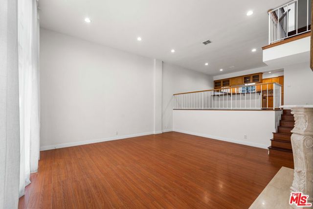 5229 Balboa Boulevard, Encino CA: https://media.crmls.org/mediaz/7c4fa5bf-cbcd-4854-a4b5-d5a5b22ae059.jpg