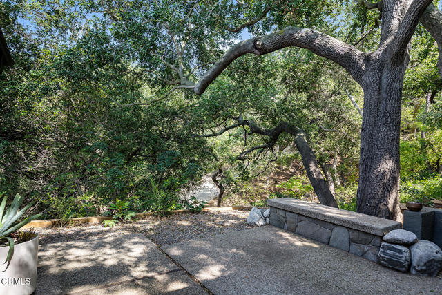 808 Inverness Drive, La Canada Flintridge CA: https://media.crmls.org/mediaz/7c5043a6-6f80-475d-a410-c7078f0cd719.jpg