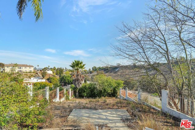 4701 Don Porfirio Place, Los Angeles, California 90008, 4 Bedrooms Bedrooms, ,3 BathroomsBathrooms,Single Family Residence,For Sale,Don Porfirio,25492317