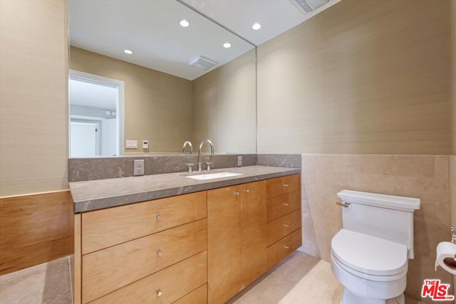 6789 Shearwater Lane, Malibu CA: https://media.crmls.org/mediaz/7c516150-521c-4ef8-962f-6acb21841632.jpg