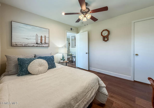 1878 Moore Street, Simi Valley CA: https://media.crmls.org/mediaz/7c5184fb-2e3e-4875-b5b7-197fdce735fe.jpg