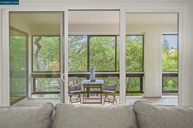1281 Avenida Sevilla, Walnut Creek CA: https://media.crmls.org/mediaz/7c519060-9b46-4dba-a663-b36c8e1d075a.jpg