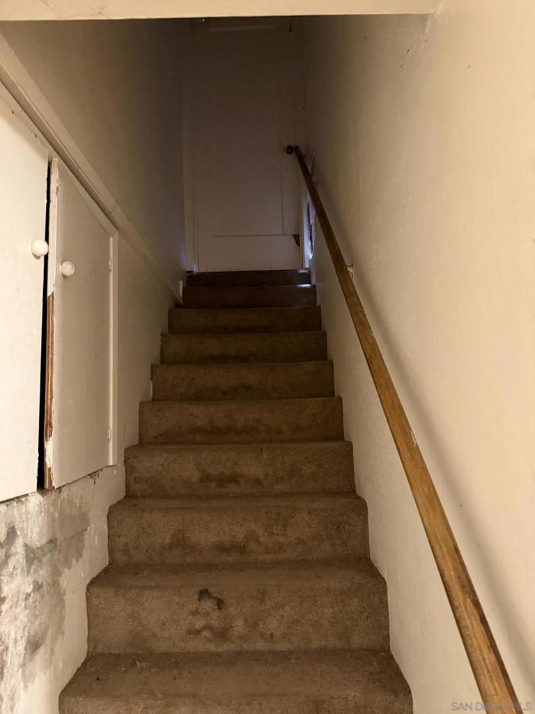 https://media.crmls.org/mediaz/7c52b588-b95b-4ce9-9d43-2338e8299382.jpg?preset=X-Large