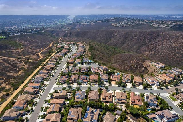 7148 Sitio Caliente, Carlsbad CA: https://media.crmls.org/mediaz/7c52c9bb-ac85-45be-b078-331bc5cb7ec7.jpg