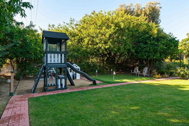 6641 Murray Park Dr, San Diego CA: https://media.crmls.org/mediaz/7c531015-5f35-452f-9613-9ec7ea8387ce.jpg