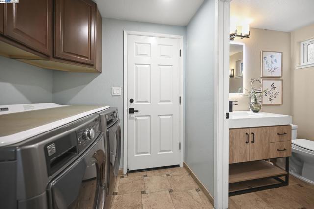 561 Santander Dr, San Ramon CA: https://media.crmls.org/mediaz/7c53d661-e038-4a6f-abb4-44335c43a238.jpg
