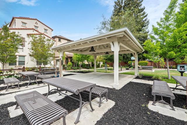 109 Avellino Way, Mountain View CA: https://media.crmls.org/mediaz/7c53f0fc-96ce-4643-895f-0f521a764fb7.jpg