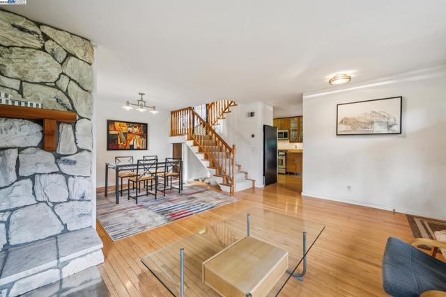 7171 HOMEWOOD DRIVE, Oakland CA: https://media.crmls.org/mediaz/7c54156c-8144-4f6d-b848-d3f51b8a8cf9.jpg