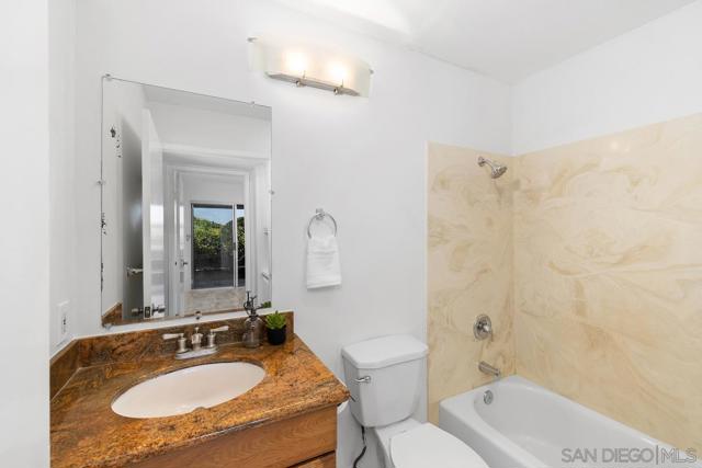 10325 Caminito Cuervo, San Diego CA: https://media.crmls.org/mediaz/7c54300d-dde6-4906-a863-6a8ee06d1ee5.jpg