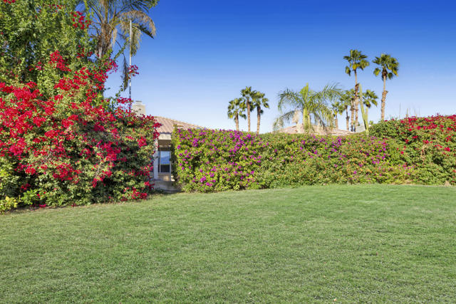 86 N Kavenish Drive, Rancho Mirage CA: https://media.crmls.org/mediaz/7c54b977-26ee-4d6d-8ae6-3ed9692fe859.jpg