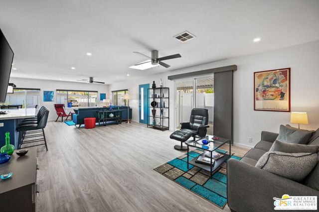 240 Los Pinos Drive, Palm Springs CA: https://media.crmls.org/mediaz/7c54eb77-1347-43f6-97b3-68b22865b77d.jpg