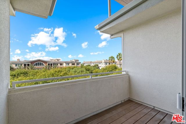 1 Bed Home for Sale in Playa Vista, California
