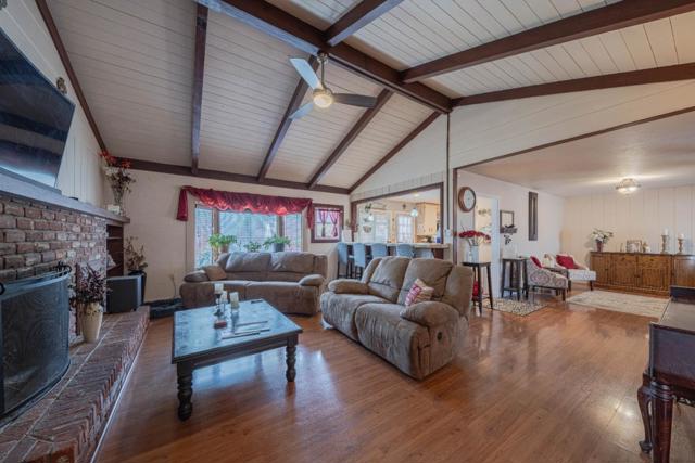 335 Palma Drive, Salinas CA: https://media.crmls.org/mediaz/7c55399a-e770-4ba7-839e-5a5a746f3a73.jpg