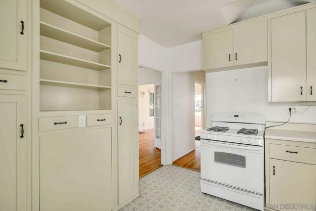 Image 8 of 14 For 936 C Avenue