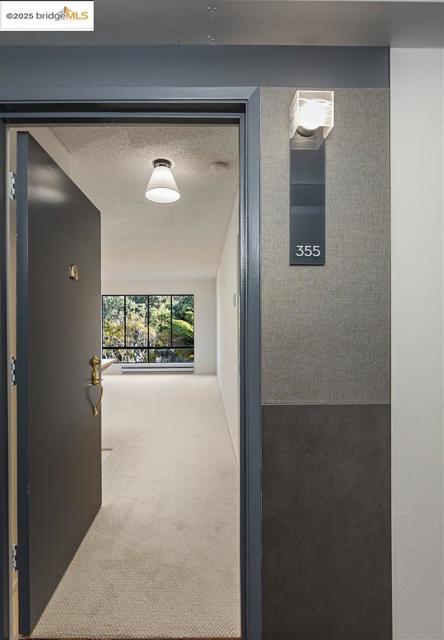 7 Commodore DR, Emeryville CA: https://media.crmls.org/mediaz/7c569d9f-f969-4526-afbb-21dc13cafb2d.jpg
