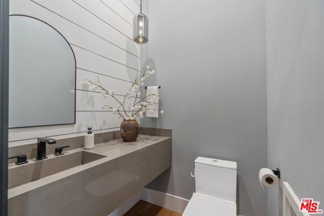 5522 Buffalo Avenue, Sherman Oaks CA: https://media.crmls.org/mediaz/7c57060f-3806-444b-ac78-1ed1451dfc42.jpg