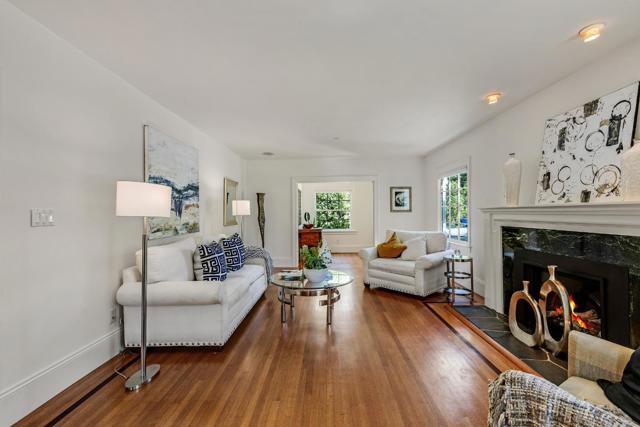 838 Walnut Avenue, Burlingame CA: https://media.crmls.org/mediaz/7c570f42-822f-4ae5-8c4d-4a686dd0de9d.jpg
