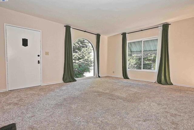 Image 4 of 51 For 181 Lewelling Blvd