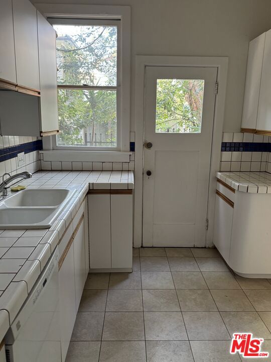7917 Norton Avenue, West Hollywood CA: https://media.crmls.org/mediaz/7c57957b-0c1d-402a-9580-09fc39bc48b9.jpg