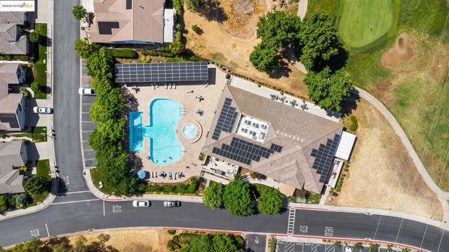 551 Quindell Way, Brentwood CA: https://media.crmls.org/mediaz/7c583da2-2575-44f6-a1bc-79cec05b8d7f.jpg