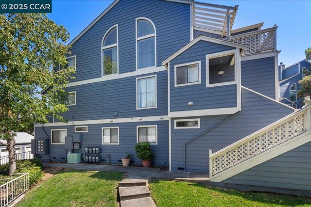 219 Sea Crest Cir, Vallejo CA: https://media.crmls.org/mediaz/7c586695-6a87-4545-839c-e2a01d02276a.jpg