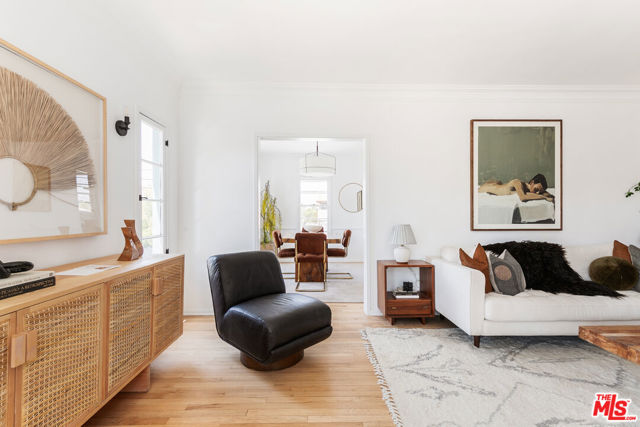 519 1/2 Rose Avenue, Venice CA: https://media.crmls.org/mediaz/7c58836e-933c-4455-998a-bdb6a2c2e7ec.jpg