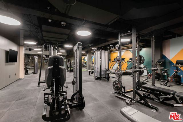 5670 Wilshire Boulevard, Los Angeles CA: https://media.crmls.org/mediaz/7c58bf78-b20c-4abc-a231-b731719afa20.jpg