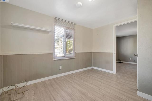 118 Sycamore St, Fremont CA: https://media.crmls.org/mediaz/7c595f32-750d-41ef-bd24-73a8606b55e3.jpg