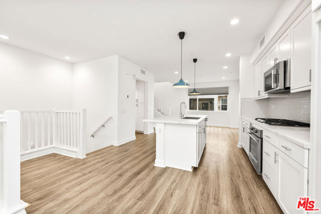 516 E Imperial Avenue, El Segundo CA: https://media.crmls.org/mediaz/7c598cf0-a921-4d4c-b971-39c9e57916dd.jpg