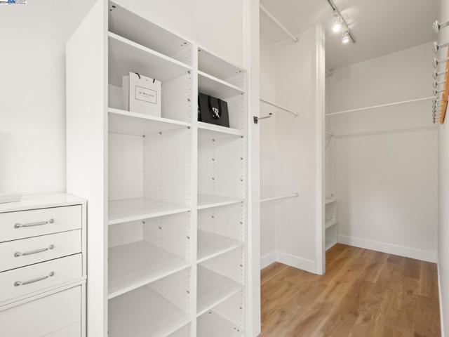 Image 19 of 44 For 2370 Francisco St