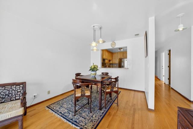476 7th Avenue, San Francisco CA: https://media.crmls.org/mediaz/7c5a697c-0385-4225-8429-e15db785bf2d.jpg