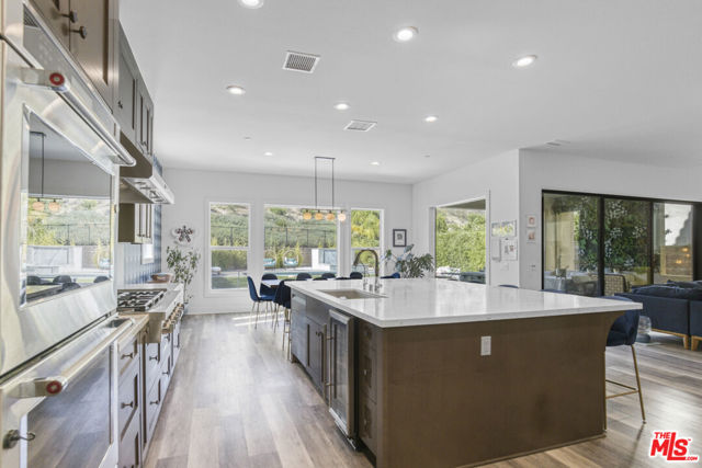 12333 N Finch Court, Porter Ranch CA: https://media.crmls.org/mediaz/7c5a876e-1ed8-4b15-8350-4d19a42146d8.jpg