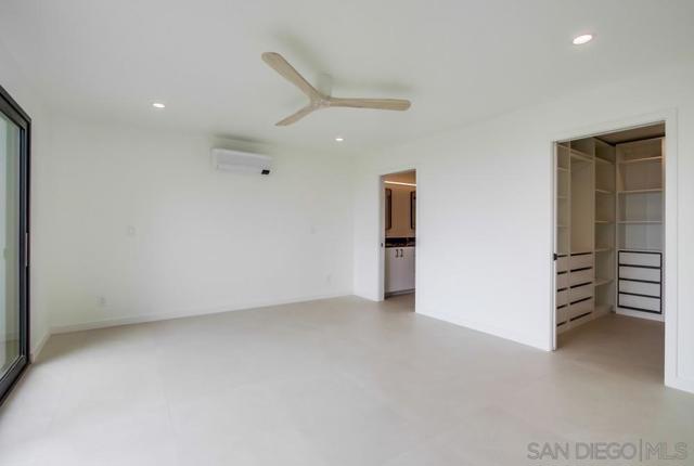 14066 Crest Way, Del Mar CA: https://media.crmls.org/mediaz/7c5ad0bc-2ceb-4911-889d-63999bdb0537.jpg