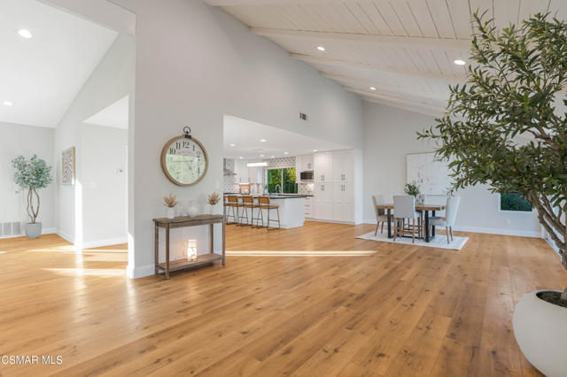568 Bristol Avenue, Simi Valley CA: https://media.crmls.org/mediaz/7c5ad302-d3e3-4622-b50e-c9248fc965fa.jpg
