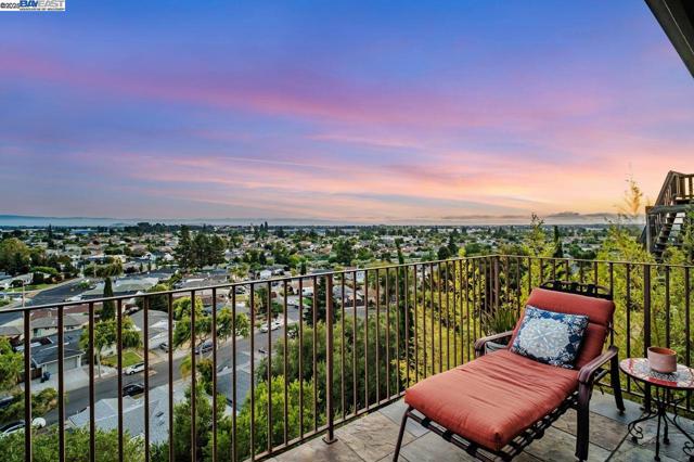 31865 Chicoine Ave, Hayward CA: https://media.crmls.org/mediaz/7c5b7017-e5f7-453a-b99b-10311fcca6ee.jpg