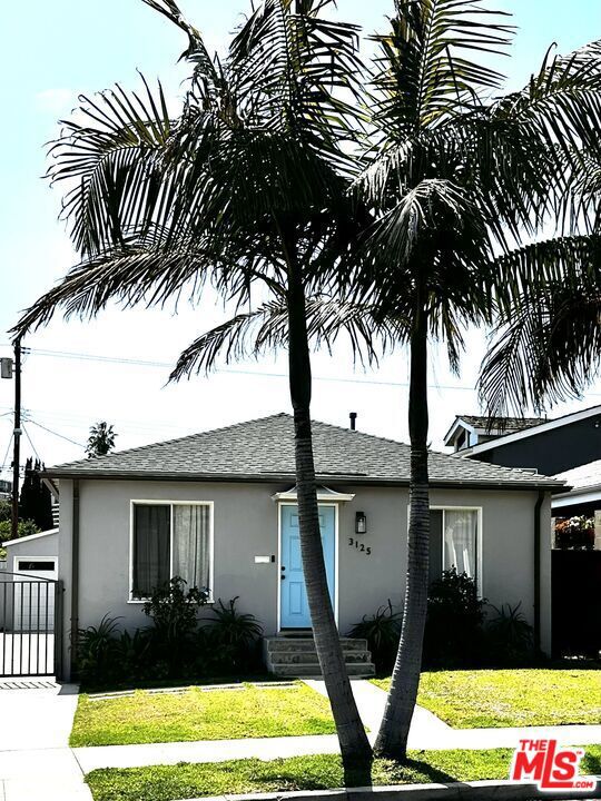 3125 Stanford Avenue, Venice CA: https://media.crmls.org/mediaz/7c5b8478-5d79-4913-a5ad-8c27ba4027c8.jpg