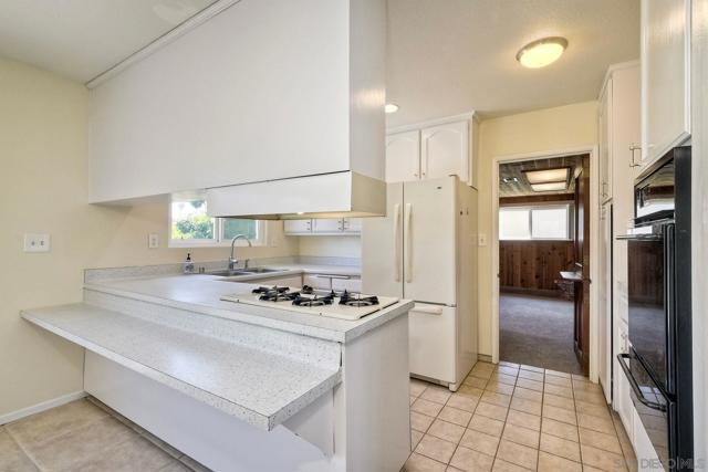 1729 Lahoud, Cardiff by the Sea CA: https://media.crmls.org/mediaz/7c5c091b-e181-4b7a-8fba-878114ddec10.jpg