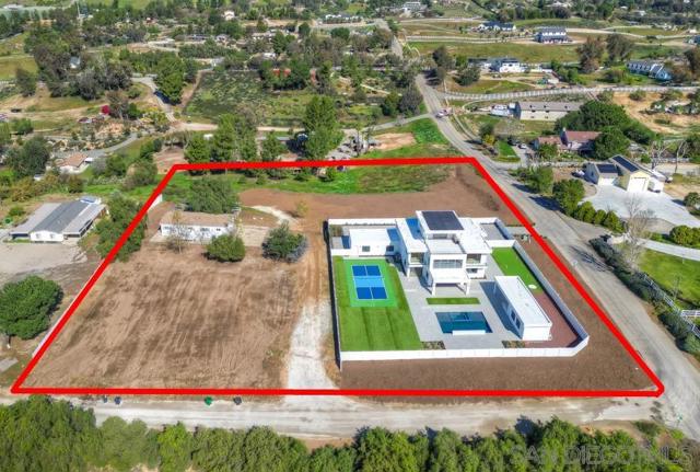 41955 Altanos Road, Temecula CA: https://media.crmls.org/mediaz/7c5c608f-d3ea-4e5e-8cd7-6af5b9e4e649.jpg