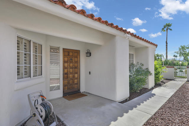 77576 Calle Las Brisas N, Palm Desert CA: https://media.crmls.org/mediaz/7c5ccc19-9c43-4acc-a9ef-17513dc53443.jpg