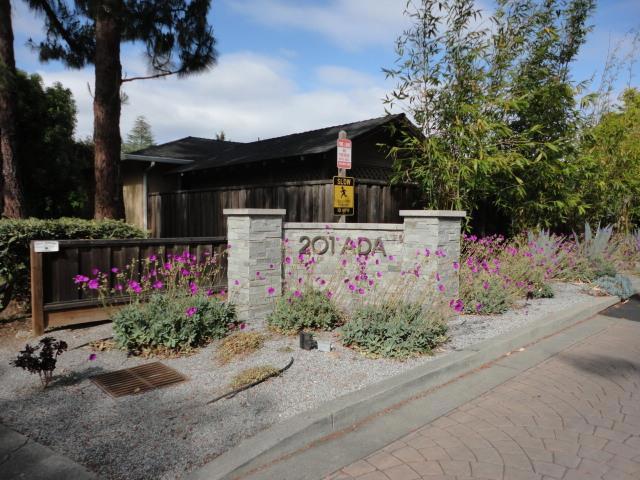 201 Ada Avenue, Mountain View CA: https://media.crmls.org/mediaz/7c5d5098-3e14-4ab3-a490-f2a7e6cee869.jpg