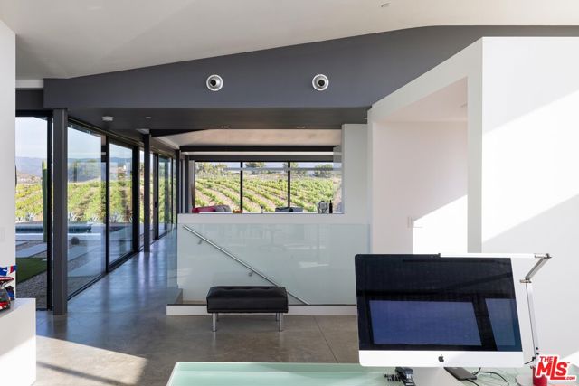 36453 Via El Pais Bonita, Temecula CA: https://media.crmls.org/mediaz/7c5dea05-c999-45b9-ac11-0c60b658e6e0.jpg