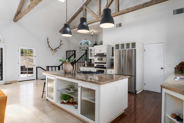 9844 Lorraine Ridge Trail, El Cajon CA: https://media.crmls.org/mediaz/7c5df2d9-9f22-4469-abef-8c7f322a3458.jpg