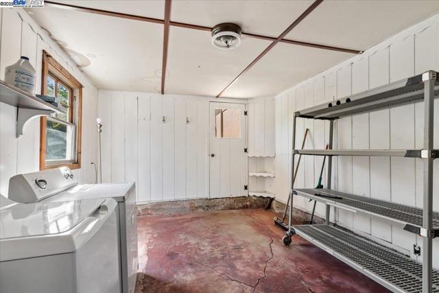 137 Viewmont Ave, Vallejo CA: https://media.crmls.org/mediaz/7c5e763d-9912-4e6a-81e1-3b2bc4cec122.jpg