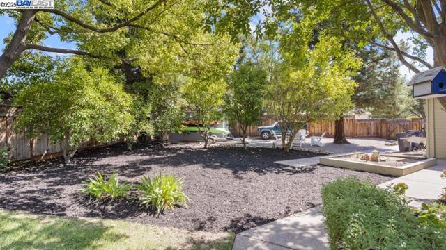 1348 Carlton Pl, Livermore CA: https://media.crmls.org/mediaz/7c5fab39-b38c-450b-a133-1b46be7c1625.jpg