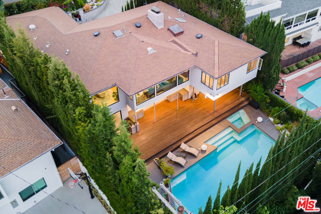 1256 Beverly Green Drive, Beverly Hills CA: https://media.crmls.org/mediaz/7c5fd92e-c3d8-4725-bdfe-ebd64b4d09b9.jpg