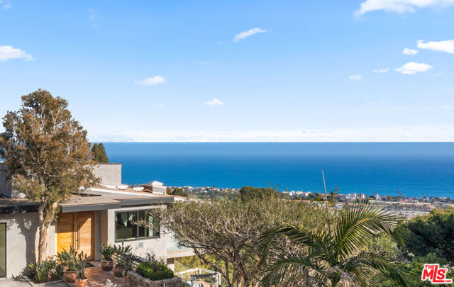 23812 Malibu Crest Drive, Malibu CA: https://media.crmls.org/mediaz/7c60bac1-6006-4b44-a2f7-525348680c52.jpg